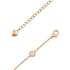 Lobster clasp and adjustable chain detail on bracelet